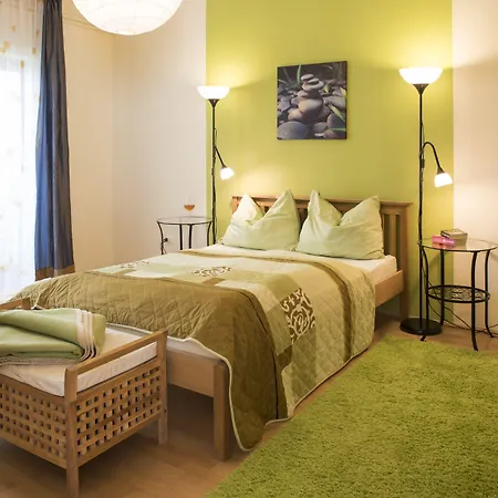 Feng Shui Wellness Apartmanhaz דירה *