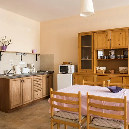 Feng Shui Wellness Apartmanhaz דירה *