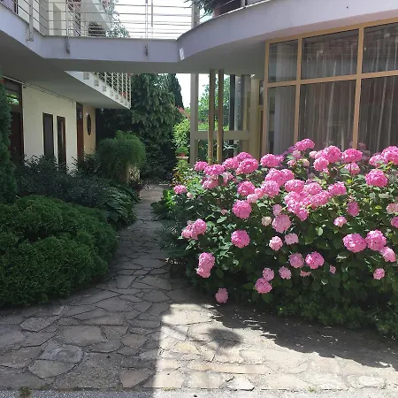 Feng Shui Wellness Apartmanhaz דירה *