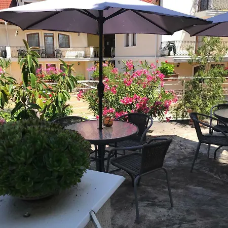 Feng Shui Wellness Apartmanhaz דירה